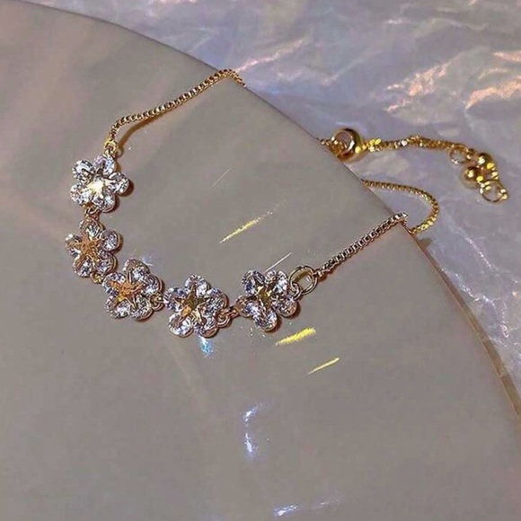 Jewelry - Gold Floral Bracelet